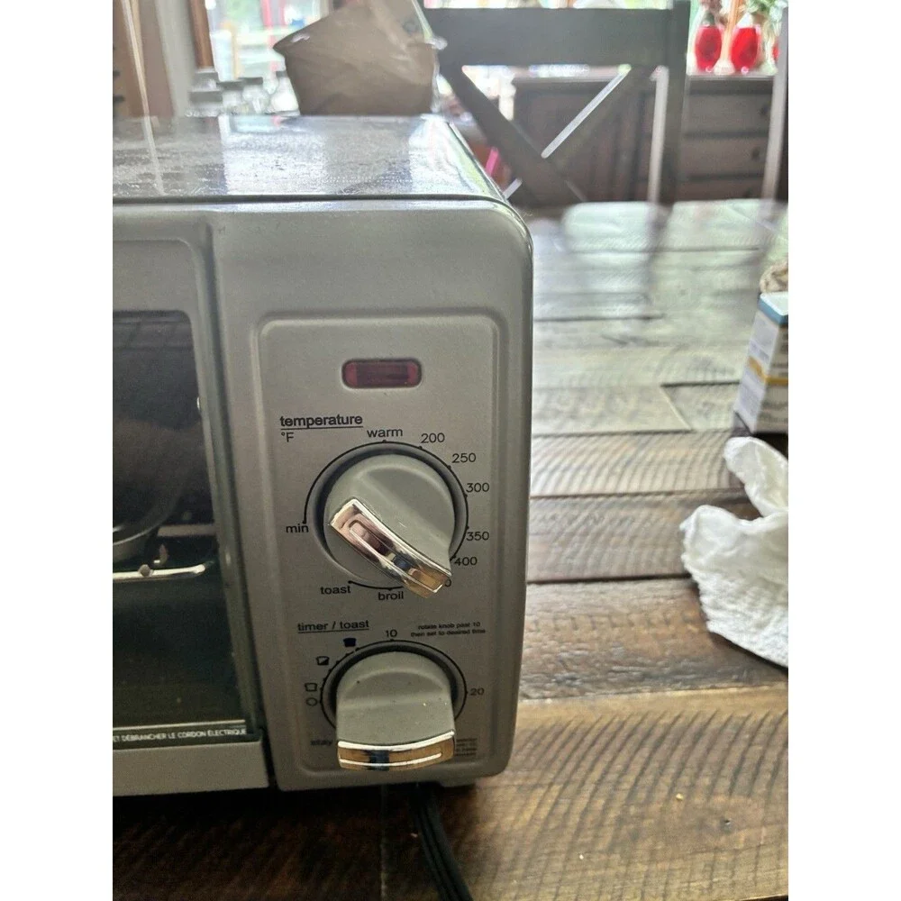 BLACK+DECKER TO1700SG 4 Slice Toaster Oven Bake Broil Toast Tested Works
